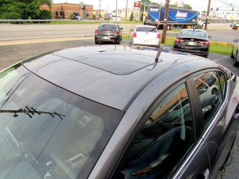 Used 2021 Nissan Sentra SR w/ SR Premium Package image 4