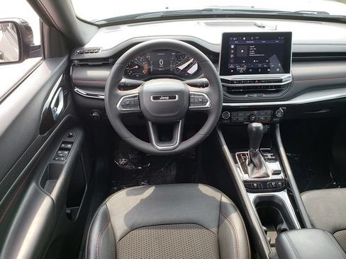 Used 2023 Jeep Compass Trailhawk w/ Trailhawk Convenience Group AWD/4WD image 15