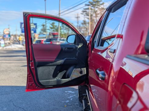 Used 2017 Toyota Tacoma SR image 36