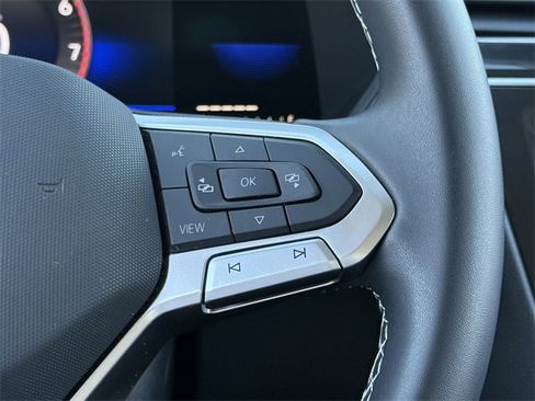 Used 2022 Volkswagen Tiguan SE image 12