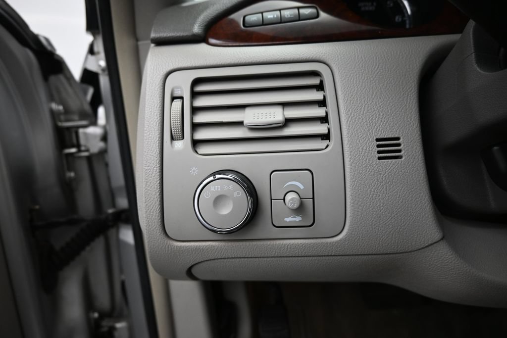 Used 2009 Buick Lucerne CX FWD image 14