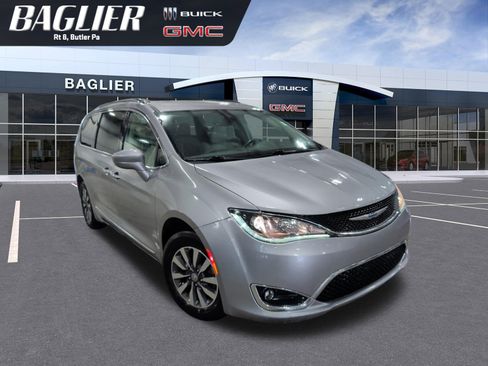 Used 2020 Chrysler Pacifica Touring-L Plus FWD image 1