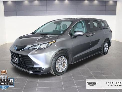Used 2024 Toyota Sienna LE AWD/4WD image 1