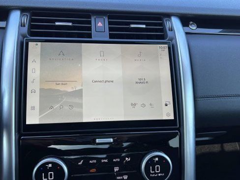 Used 2024 Land Rover Discovery S image 29