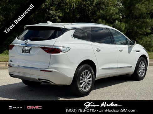 Used 2023 Buick Enclave Essence image 13