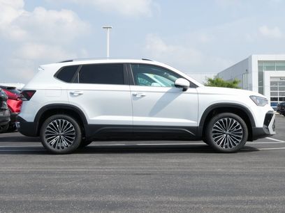 New 2025 Volkswagen Taos SE