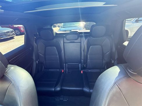 Used 2019 Porsche Cayenne w/ Premium Package image 24
