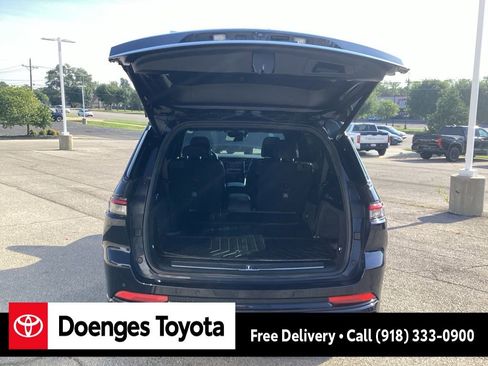 Used 2023 Jeep Grand Cherokee L Summit w/ Advanced Protech Group IV image 10