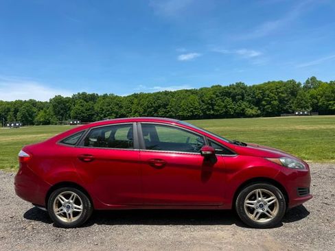 Used 2017 Ford Fiesta SE w/ Cold Weather Package FWD image 5