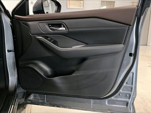 Used 2023 Nissan Rogue SL image 25