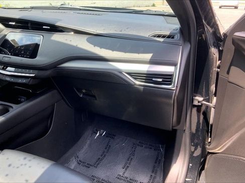 Used 2019 Cadillac XT4 Premium Luxury AWD/4WD image 16