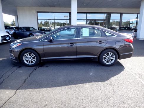 Used 2015 Hyundai Sonata SE image 2