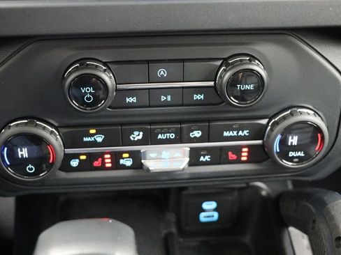 Used 2025 Ford Bronco Badlands image 23