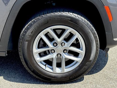 Used 2023 Jeep Grand Cherokee L Laredo AWD/4WD image 28