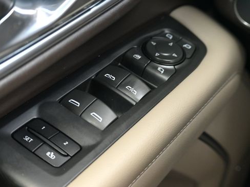 Used 2021 Chevrolet Tahoe LT w/ LT Signature Package image 24