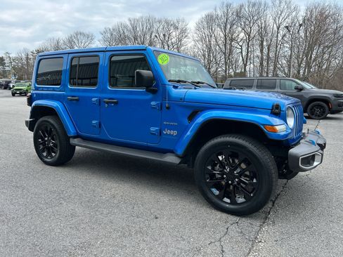 Used 2023 Jeep Wrangler Unlimited Sahara w/ Cold Weather Group AWD/4WD image 2