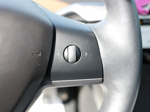 Used 2021 Tesla Model 3 Standard Range Plus image 17