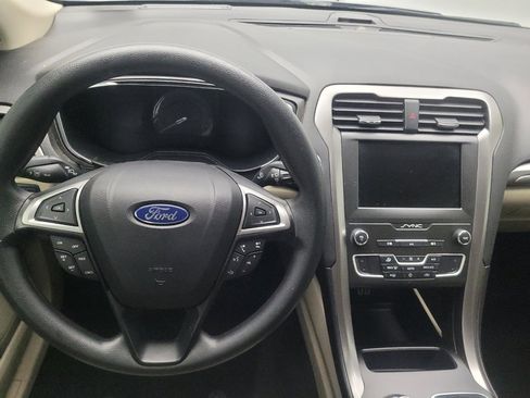 Used 2020 Ford Fusion SE FWD image 22