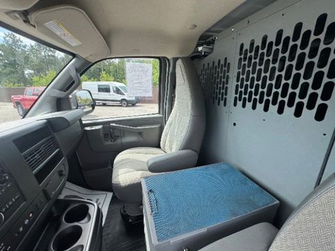 Used 2021 Chevrolet Express 2500 w/ Driver Convenience Package RWD image 15