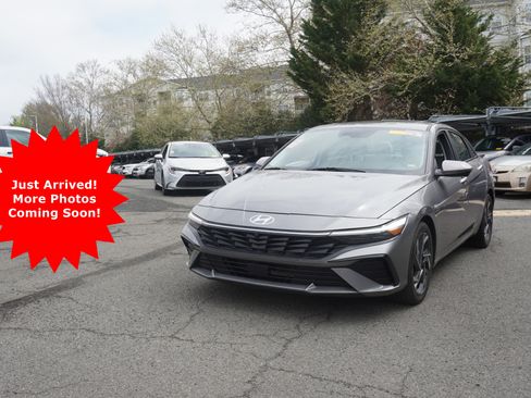 Used 2024 Hyundai Elantra Limited image 1
