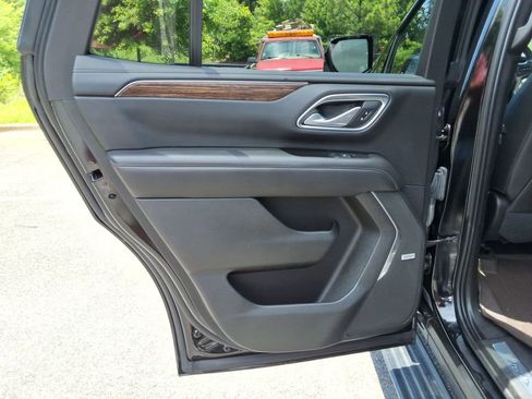 Used 2021 Chevrolet Tahoe High Country w/ Premium Package AWD/4WD image 19