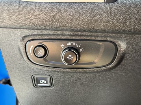 Used 2024 GMC Terrain SLE w/ Driver Convenience Package FWD image 25