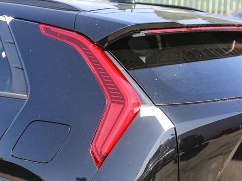 Certified 2025 Kia Niro EX Touring FWD image 10