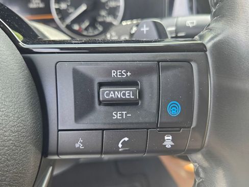 Used 2022 Nissan Pathfinder Platinum w/ Cargo Package image 16