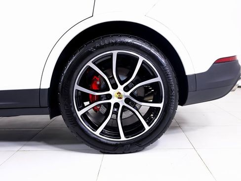 Certified 2024 Porsche Cayenne S image 23