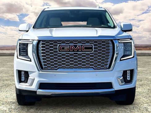 Used 2023 GMC Yukon Denali image 2