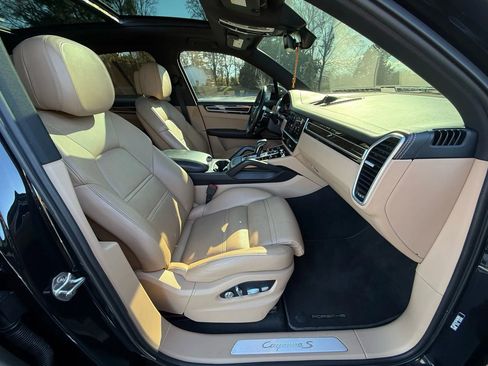Used 2019 Porsche Cayenne S image 23