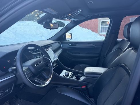 Used 2023 Jeep Grand Cherokee Altitude image 10