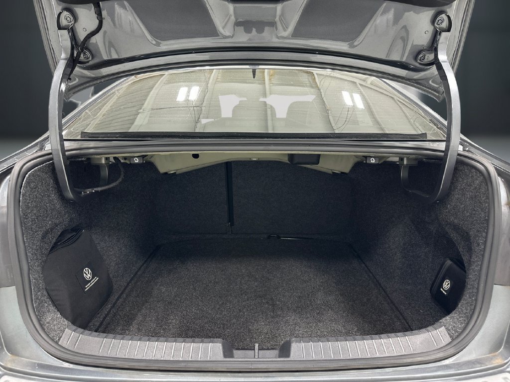 Used 2022 Volkswagen Jetta SE FWD image 12