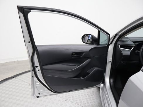 Used 2025 Toyota Corolla LE image 15