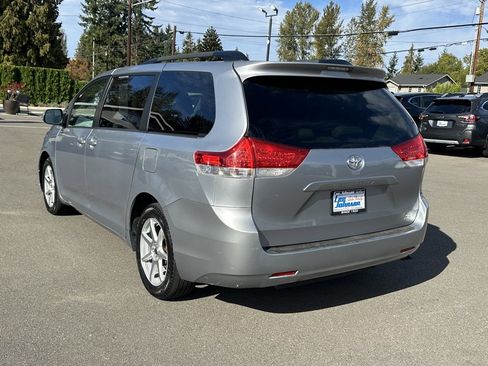 Used 2014 Toyota Sienna XLE image 6