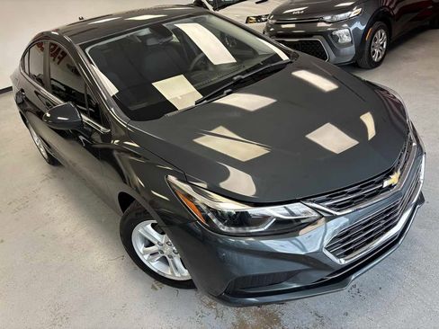 Used 2018 Chevrolet Cruze LT image 5