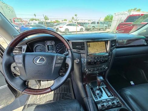 Used 2011 Lexus LX 570 4WD w/ Luxury Pkg image 13