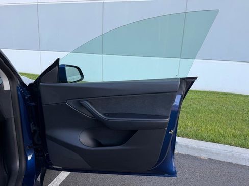 Used 2022 Tesla Model Y Long Range AWD/4WD image 16