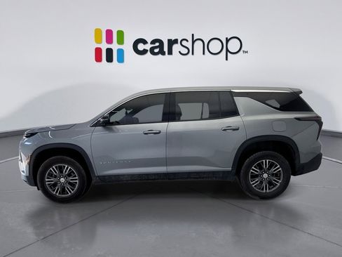Used 2024 Chevrolet Traverse LS FWD image 2