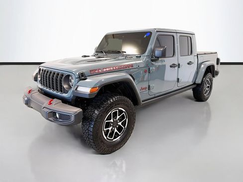 Used 2025 Jeep Gladiator Rubicon w/ Convenience Group AWD/4WD image 5
