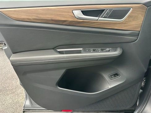 Certified 2025 Volkswagen Atlas SE image 27