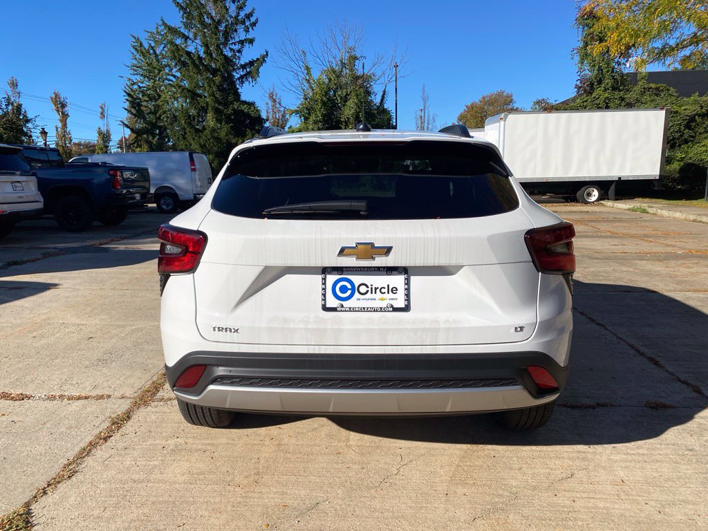 New 2026 Chevrolet Trax LT w/ LT Convenience Package FWD image 5