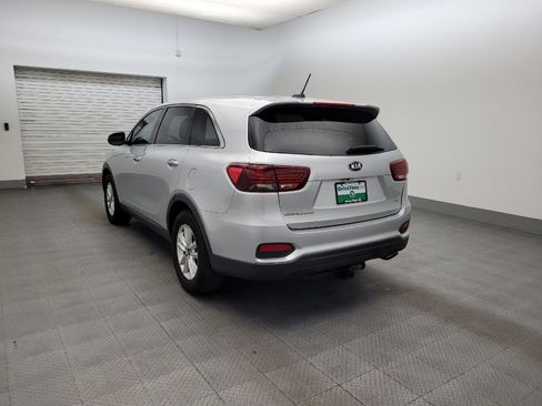 Used 2019 Kia Sorento AWD V6 image 5