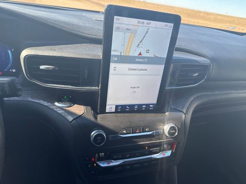 Used 2020 Ford Explorer Platinum w/ Premium Technology Package image 12