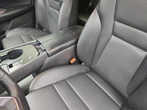 Used 2025 Nissan Rogue SV w/ SV Premium Package FWD image 15