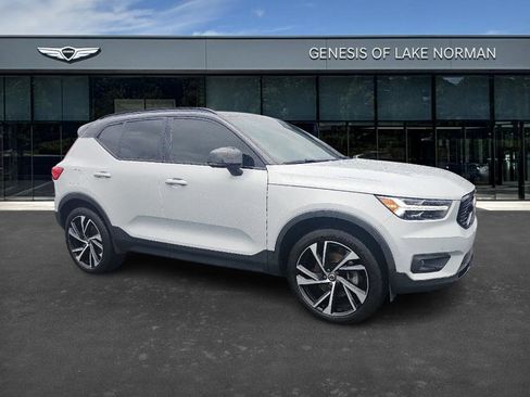 Used 2020 Volvo XC40 T4 R-Design w/ Protection Package image 2