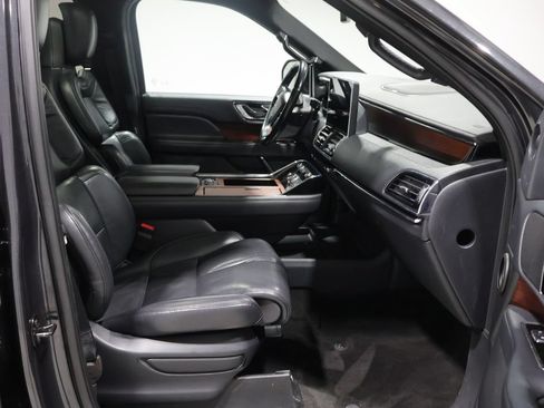 Used 2022 Lincoln Navigator Reserve AWD/4WD image 25