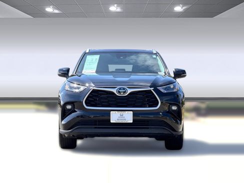 Used 2024 Toyota Highlander XLE FWD image 5