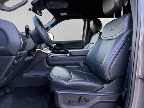 New 2026 Ford Expedition Platinum w/ Stealth Appearance Package AWD/4WD image 9