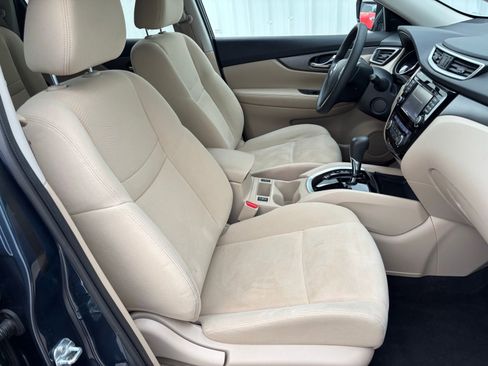 Used 2016 Nissan Rogue SV w/ SV Premium Package image 41